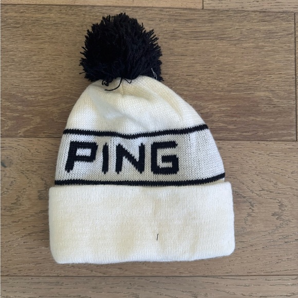 Ping Pom Pom Knit Hat White Black - Picture 1 of 2